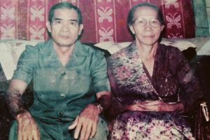 Ayahanda F. Laoly (alm) dan Ibunda R. Sihite (Almh)